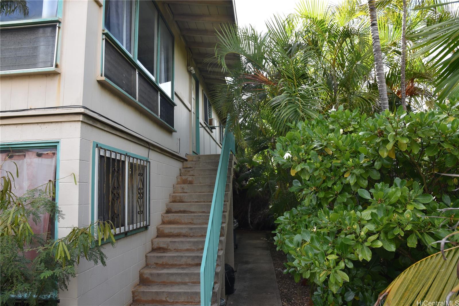 1016  8th Ave Kaimuki, Diamond Head home - photo 2 of 14