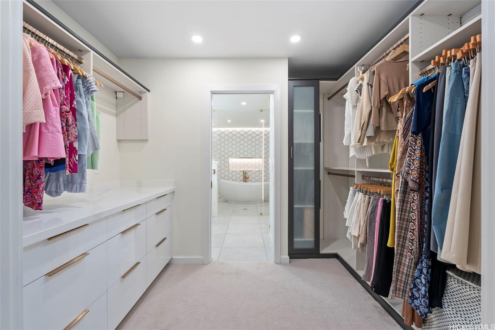 1016  Laukupu Way Queens Gate, Hawaii Kai home - photo 12 of 25