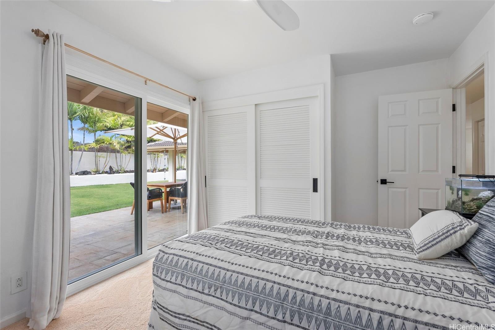 1016  Laukupu Way Queens Gate, Hawaii Kai home - photo 16 of 25