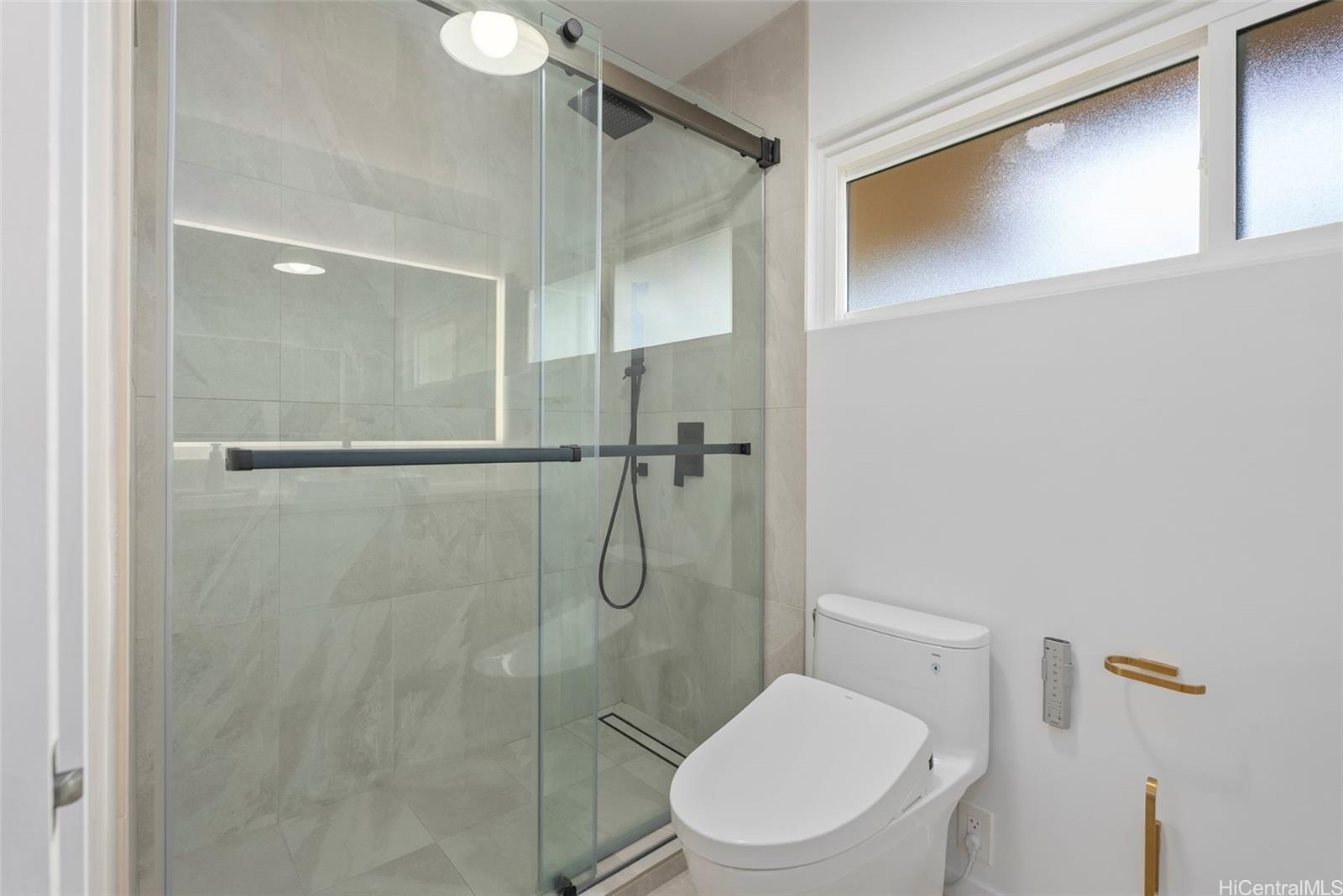 1016  Laukupu Way Queens Gate, Hawaii Kai home - photo 19 of 25