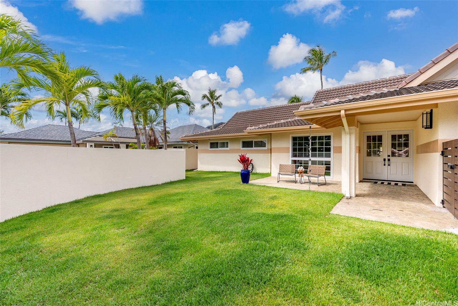 1016  Laukupu Way Queens Gate, Hawaii Kai home - photo 20 of 25