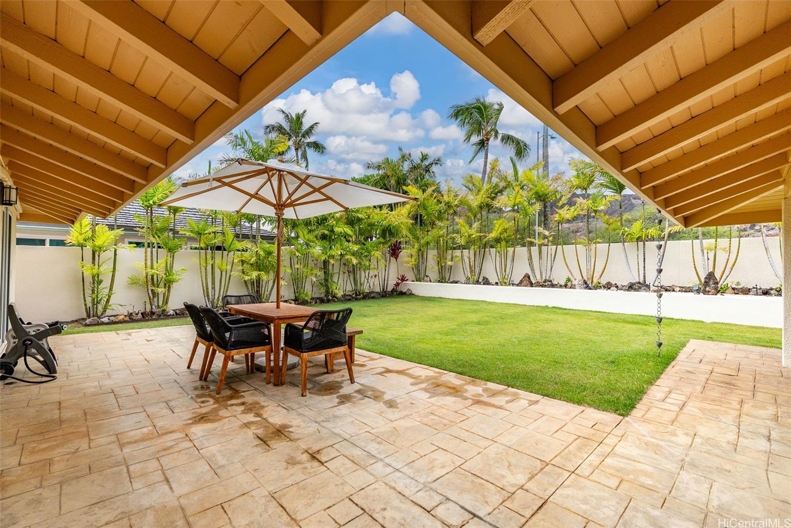 1016  Laukupu Way Queens Gate, Hawaii Kai home - photo 23 of 25