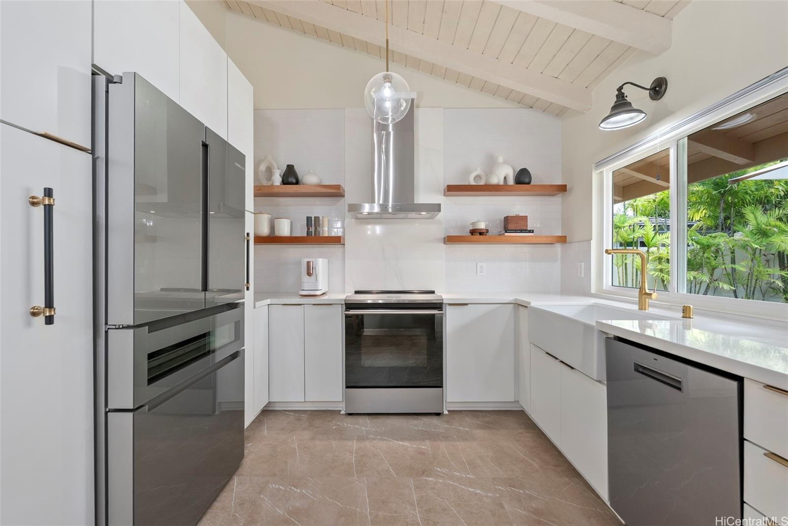 1016  Laukupu Way Queens Gate, Hawaii Kai home - photo 4 of 25