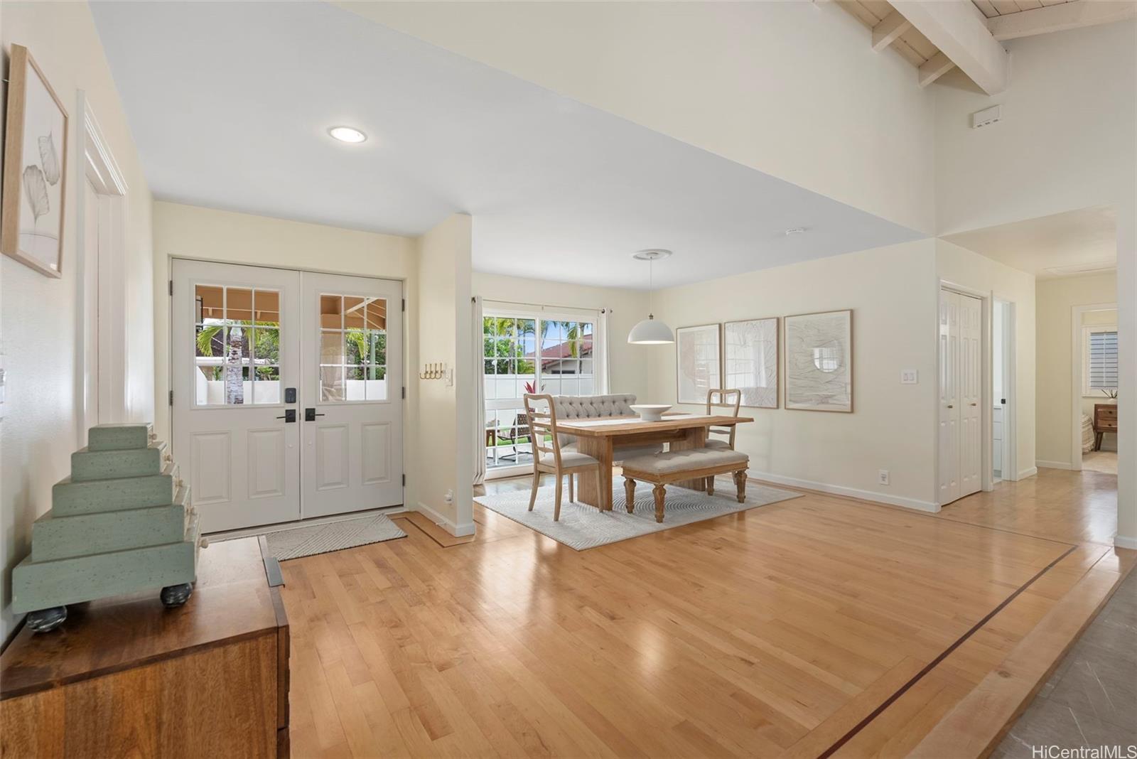 1016  Laukupu Way Queens Gate, Hawaii Kai home - photo 5 of 25