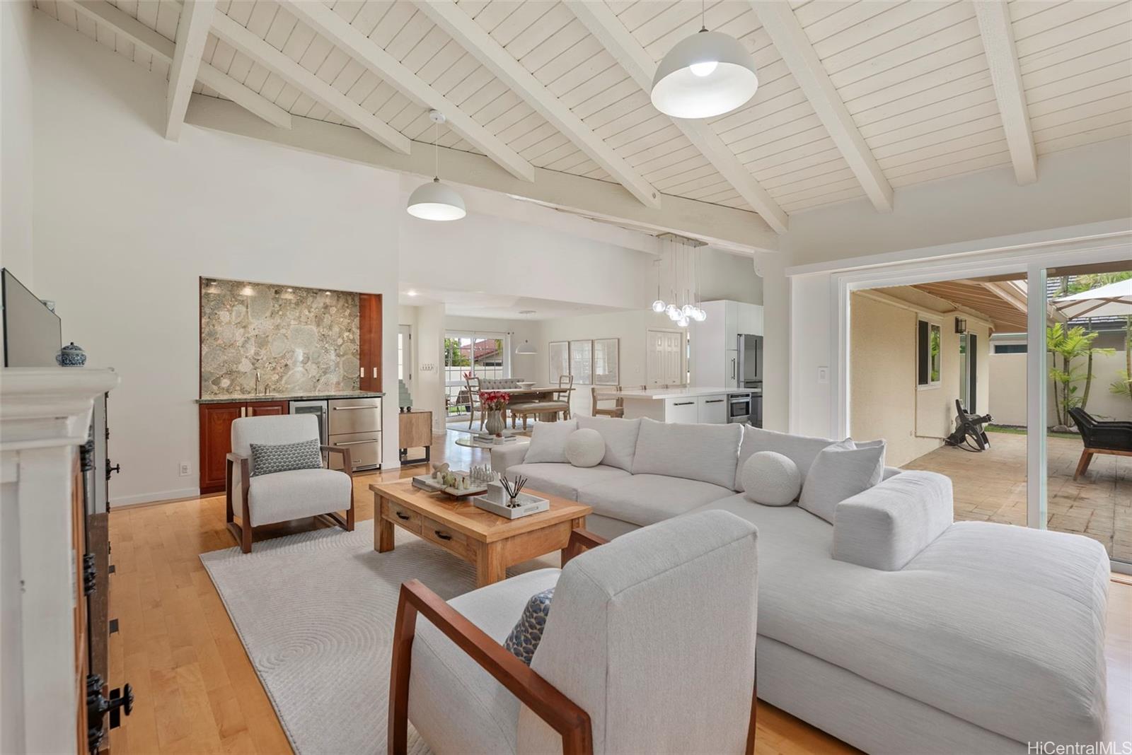 1016  Laukupu Way Queens Gate, Hawaii Kai home - photo 7 of 25