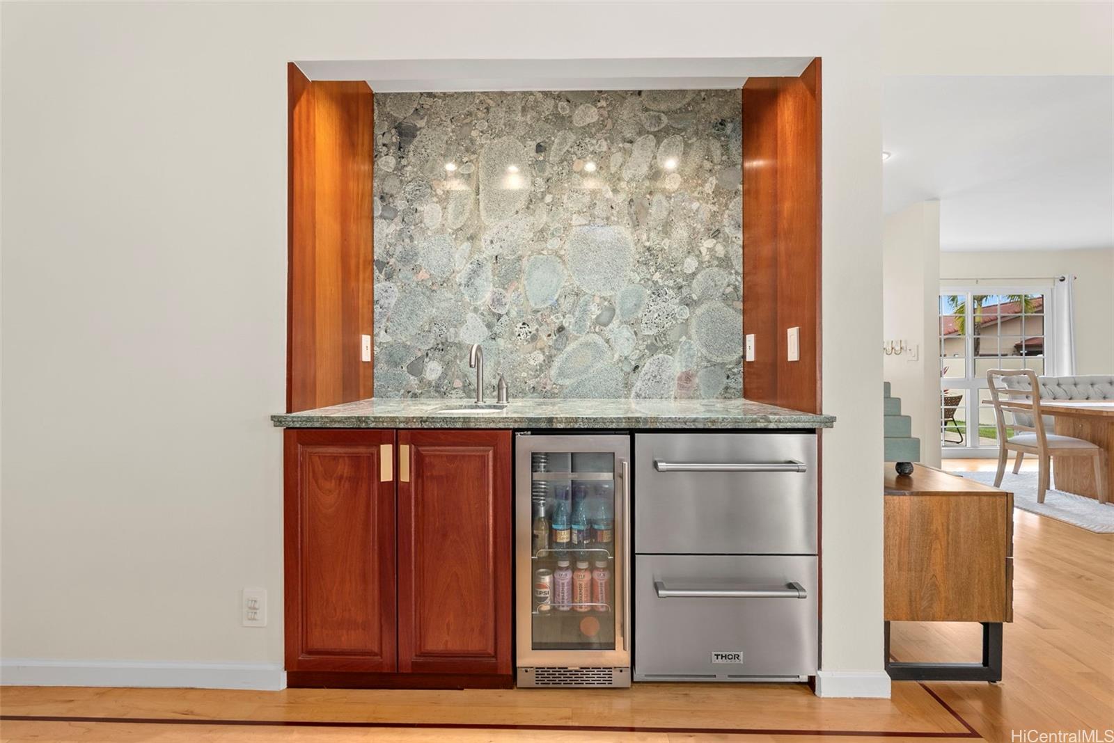 1016  Laukupu Way Queens Gate, Hawaii Kai home - photo 8 of 25