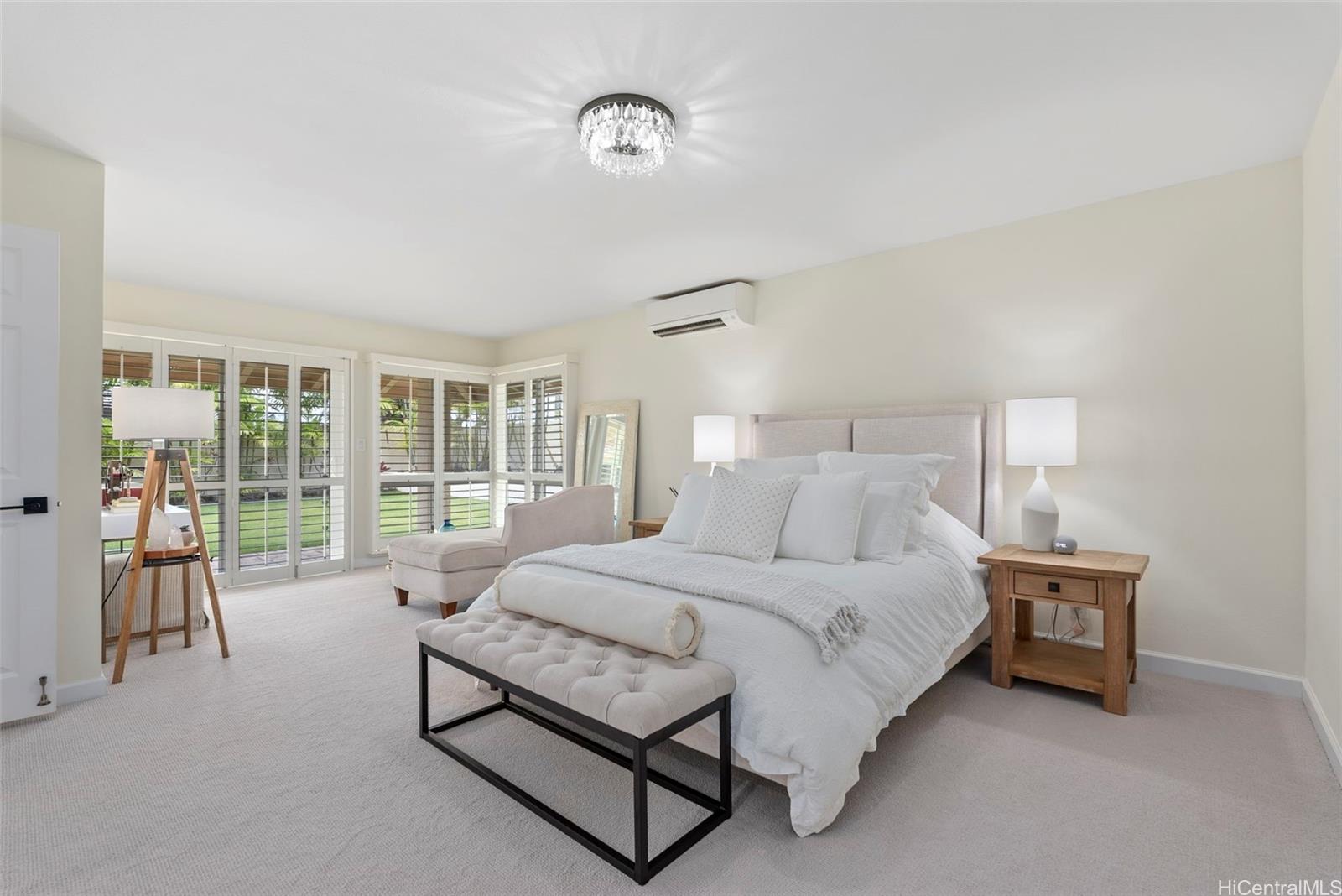 1016  Laukupu Way Queens Gate, Hawaii Kai home - photo 10 of 25