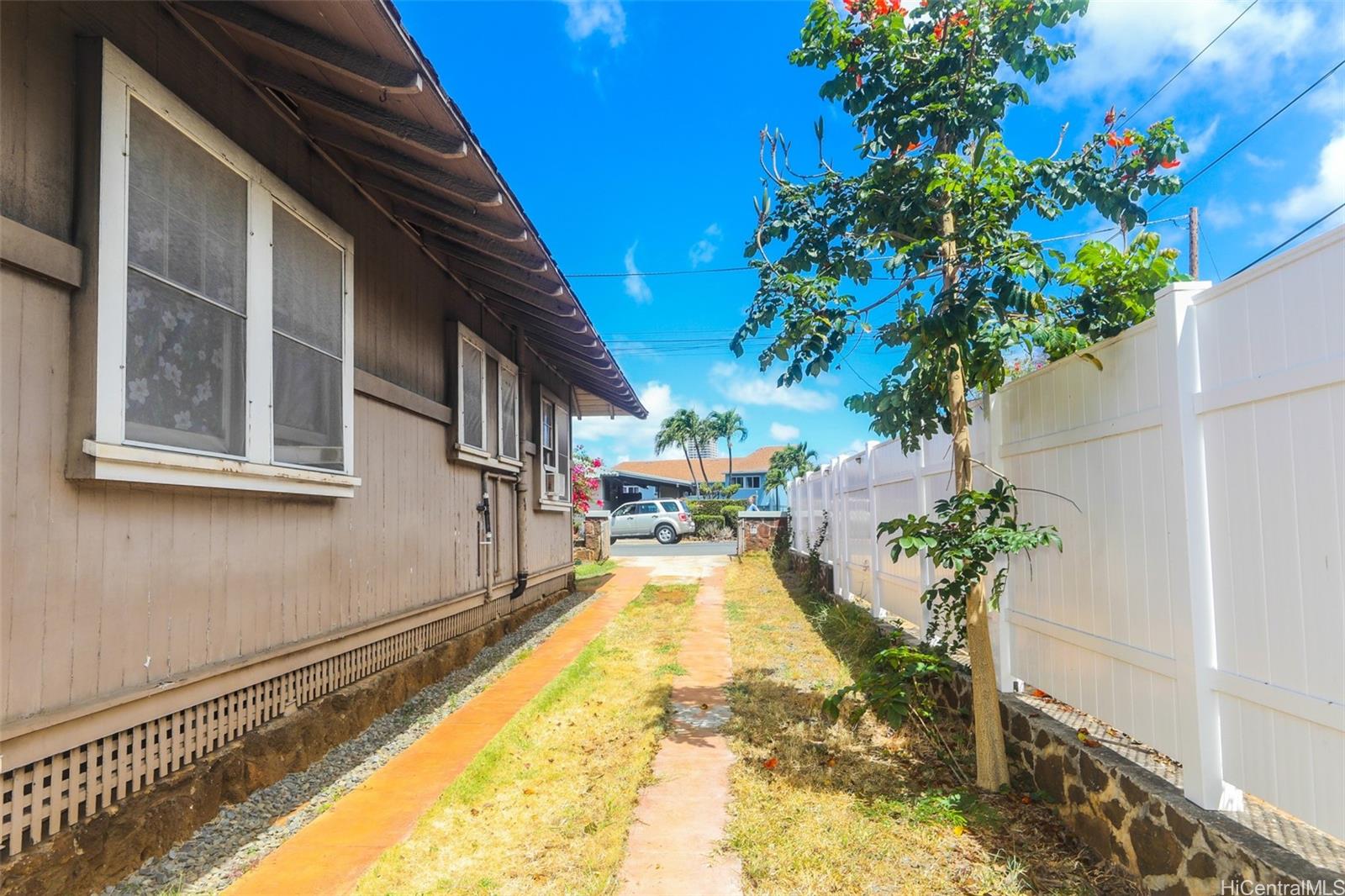 1017  2nd Ave Kaimuki, Diamond Head home - photo 20 of 25