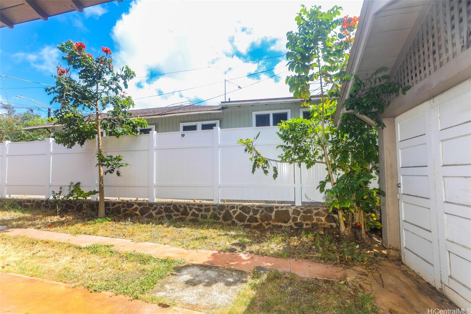 1017  2nd Ave Kaimuki, Diamond Head home - photo 21 of 25