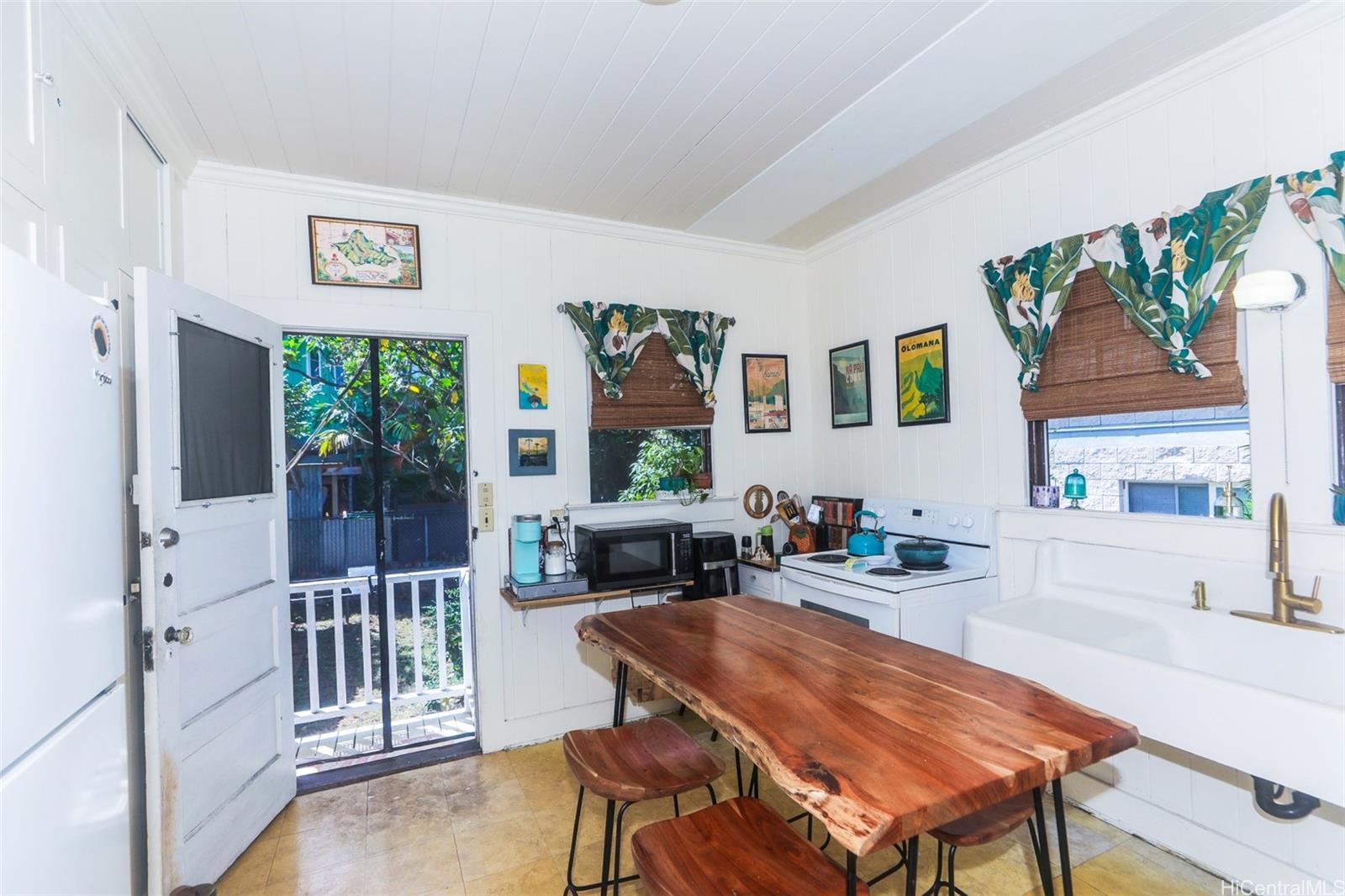 1017  2nd Ave Kaimuki, Diamond Head home - photo 4 of 25