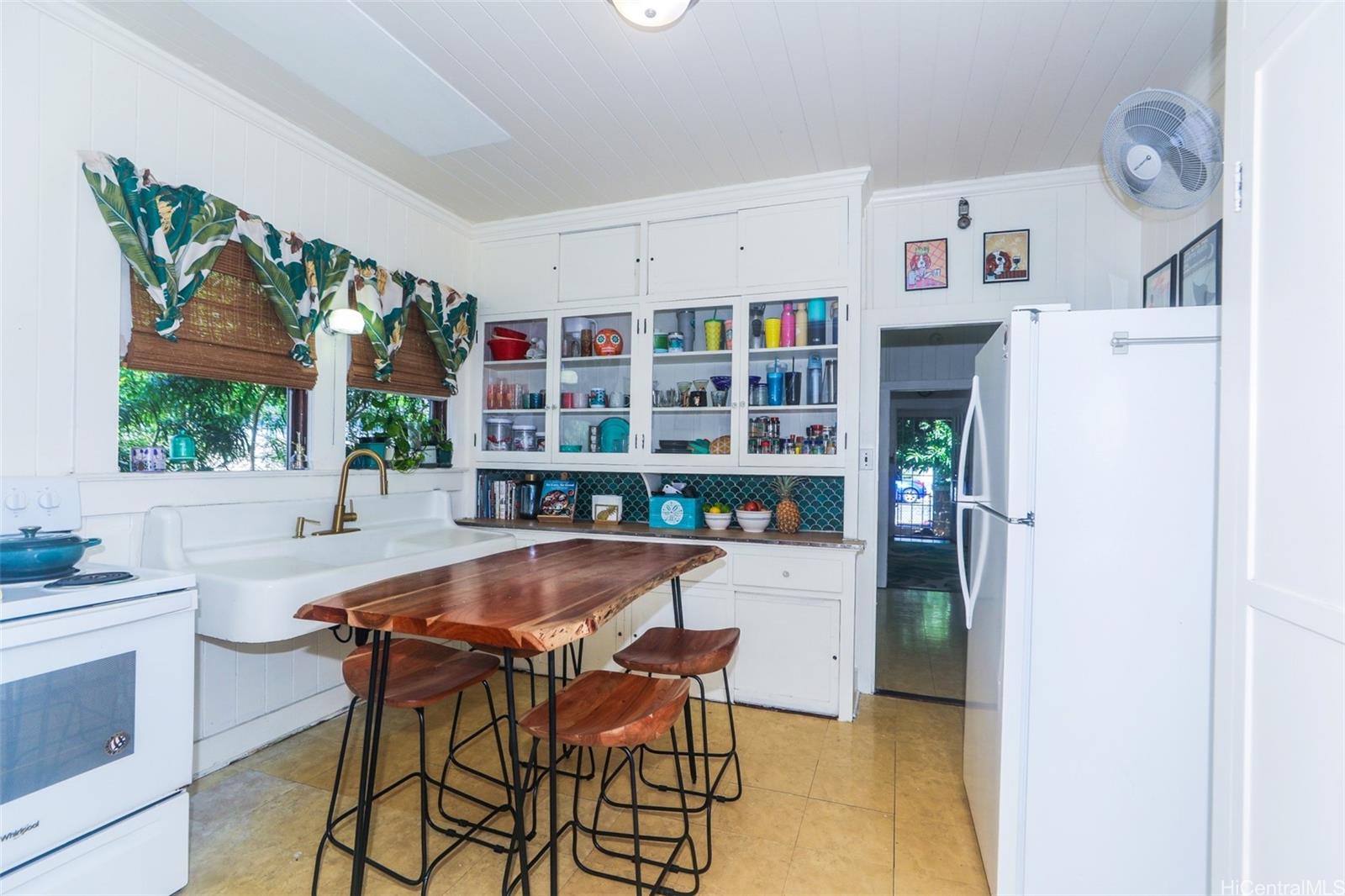 1017  2nd Ave Kaimuki, Diamond Head home - photo 7 of 25