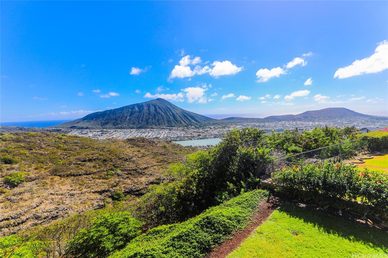 1017  Kalahu Pl Mariners Ridge, Hawaii Kai home - photo 2 of 25