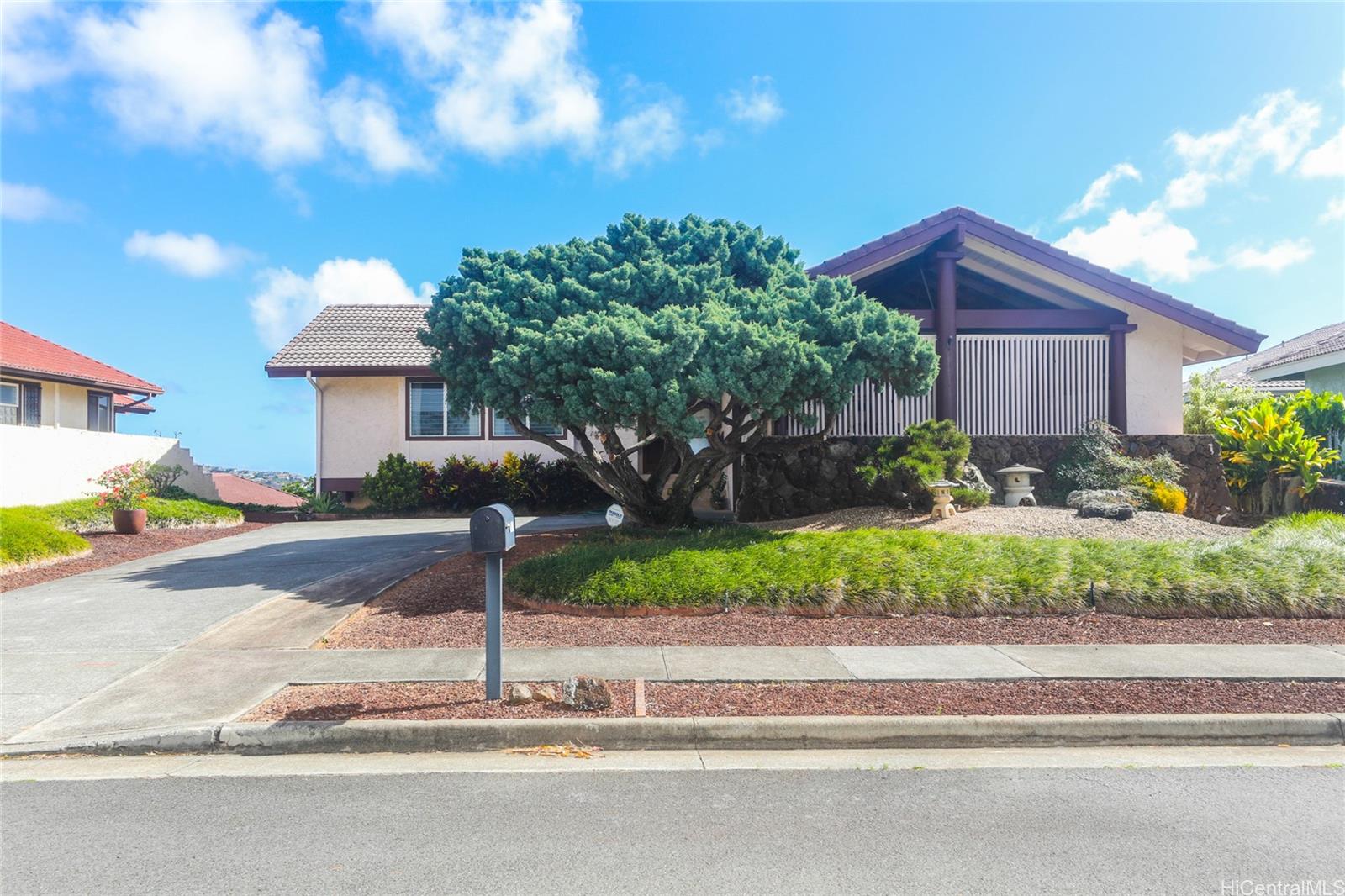 1017  Kalahu Pl Mariners Ridge, Hawaii Kai home - photo 22 of 25