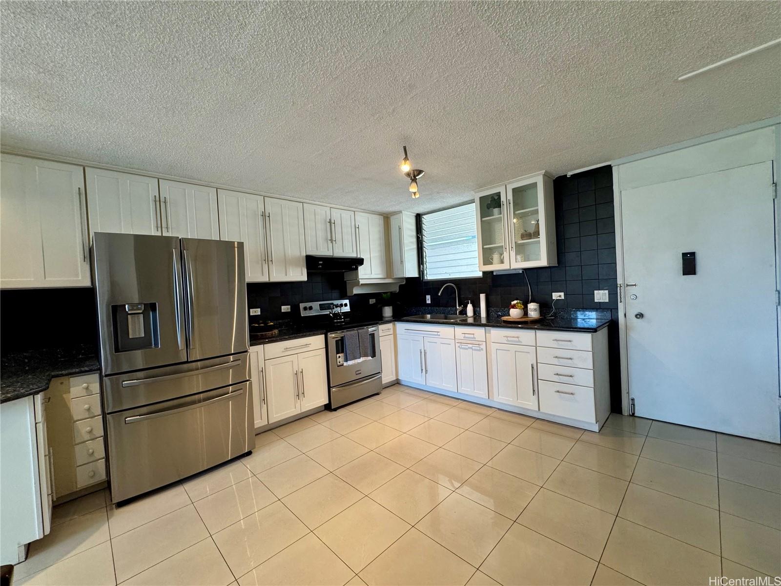 Surfview condo # 302, Honolulu, Hawaii - photo 7 of 18