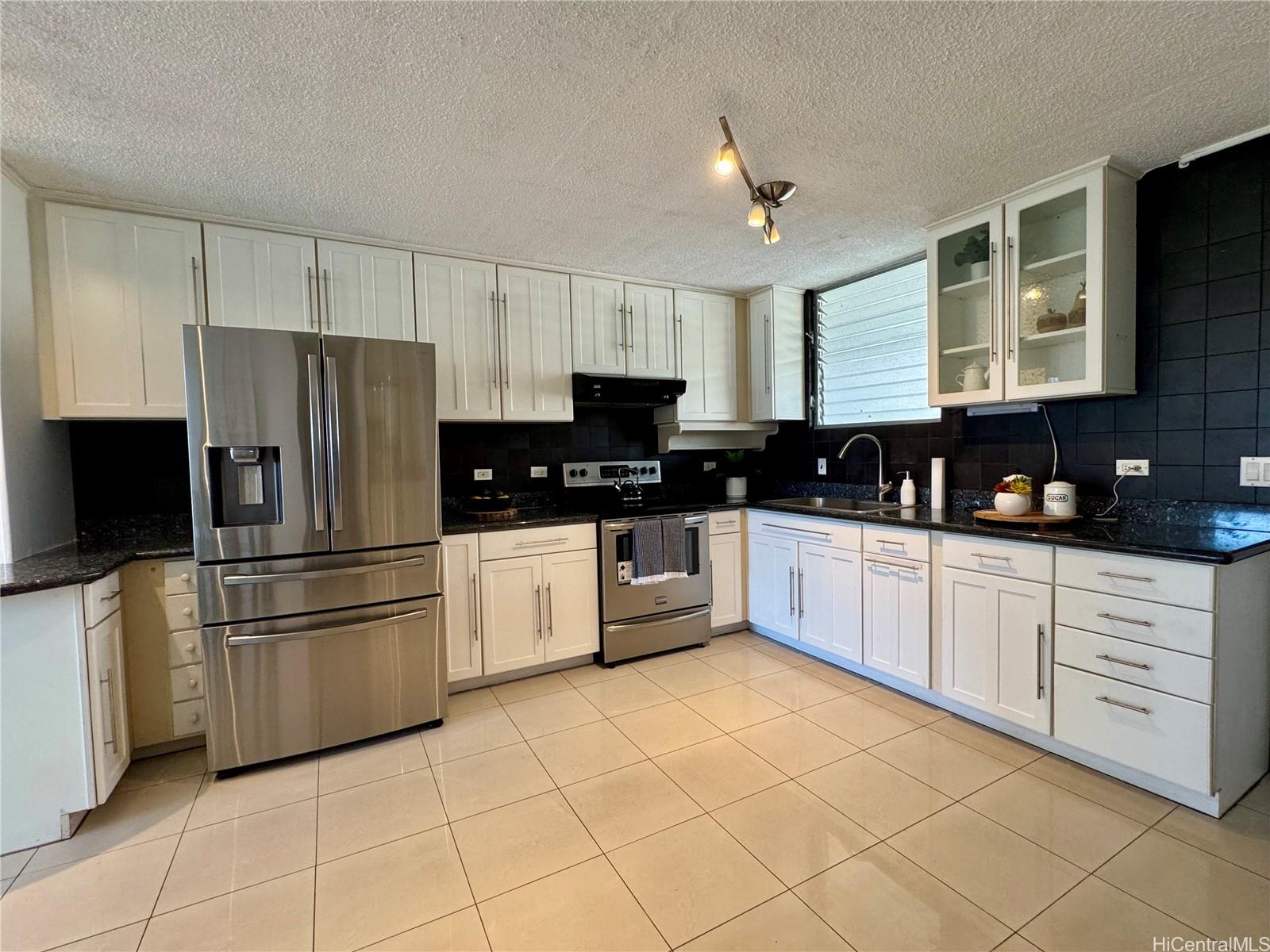 Surfview condo # 302, Honolulu, Hawaii - photo 8 of 18