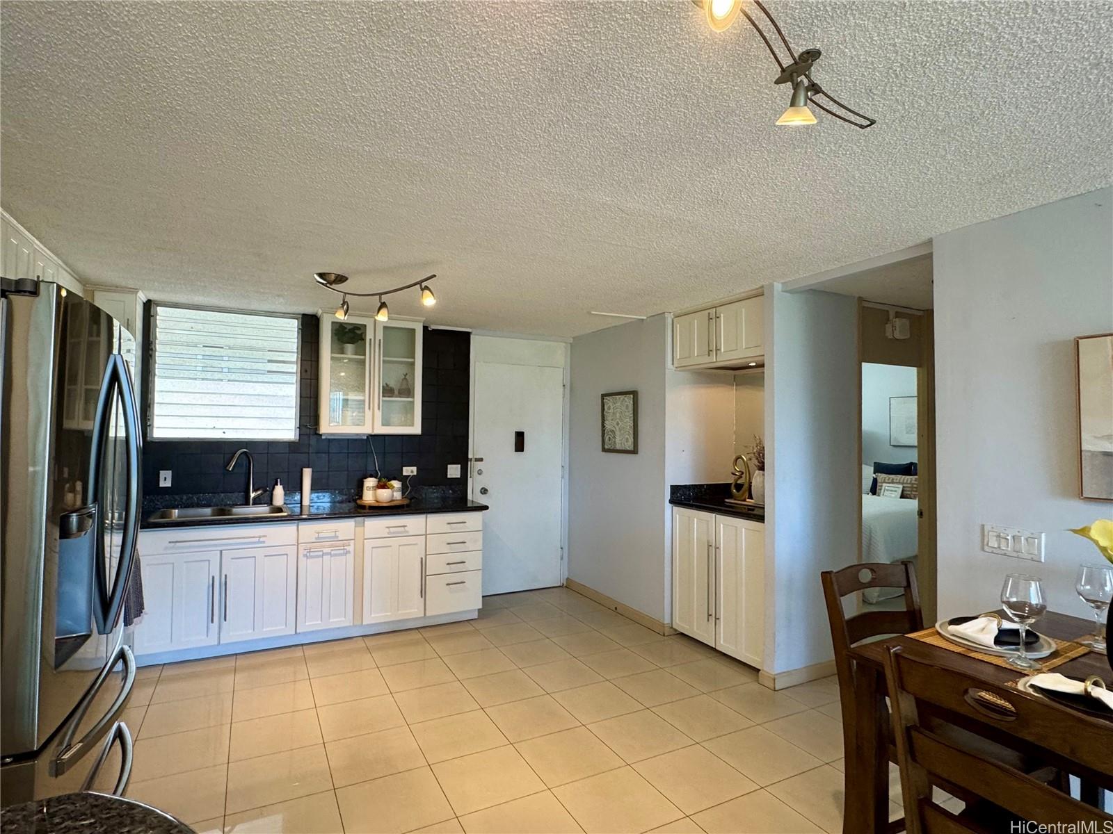 Surfview condo # 302, Honolulu, Hawaii - photo 9 of 18