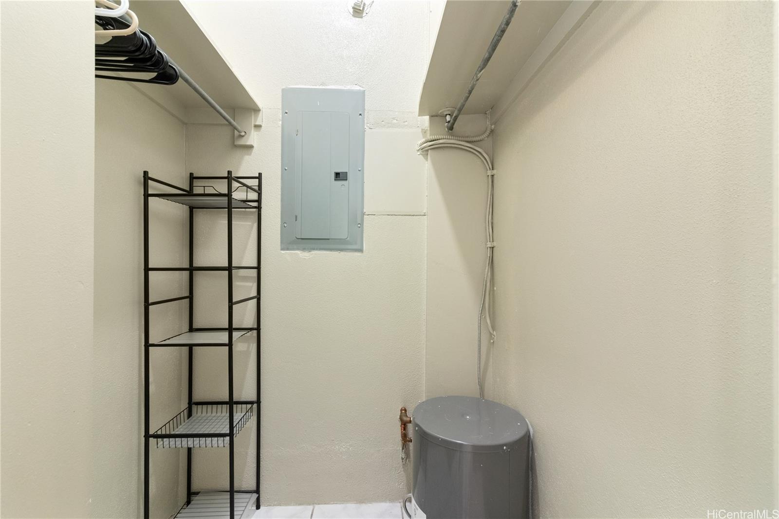 Terrazza condo # 102, Honolulu, Hawaii - photo 8 of 10