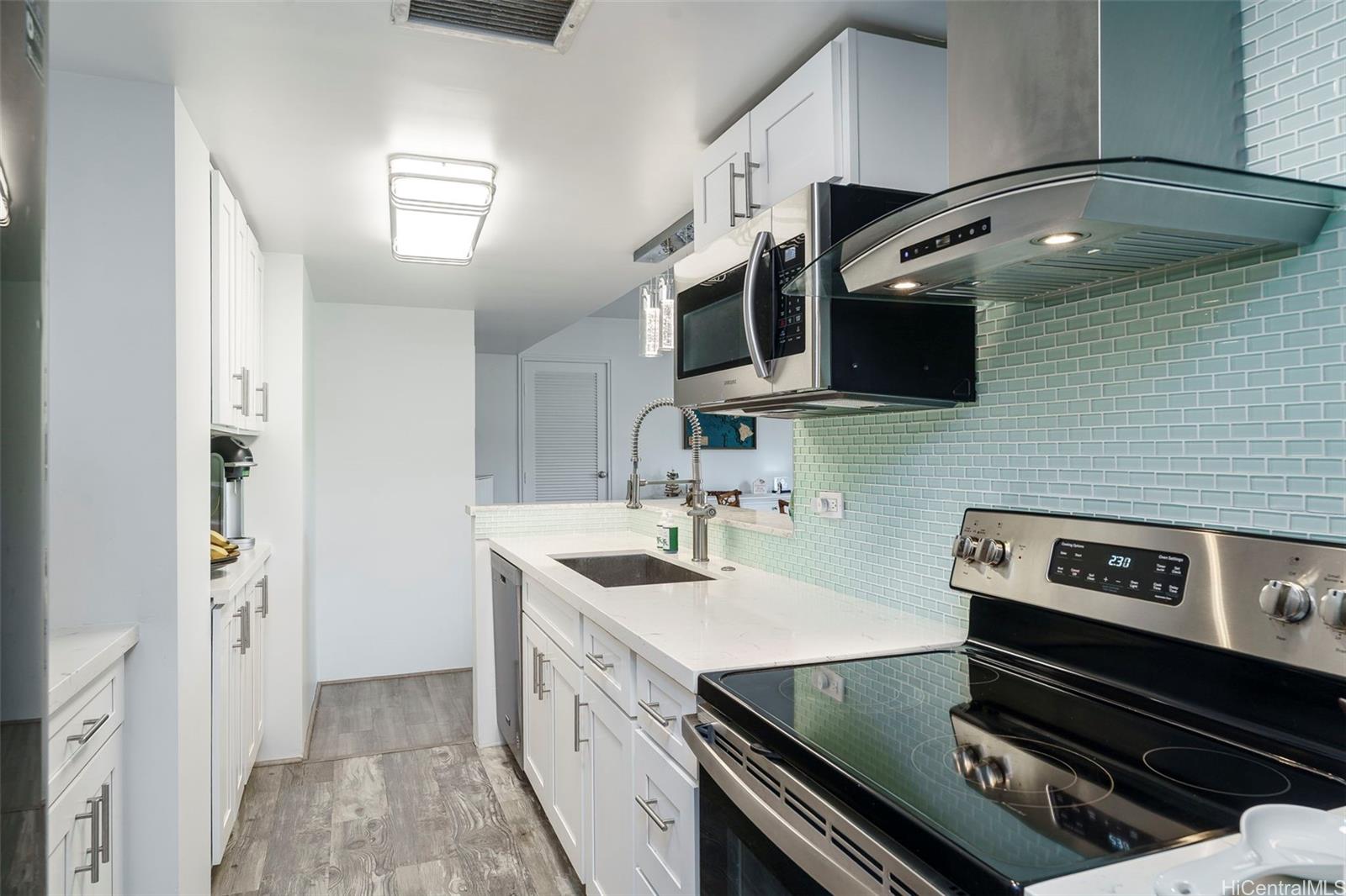 Royal Vista condo # 807D, Honolulu, Hawaii - photo 8 of 25