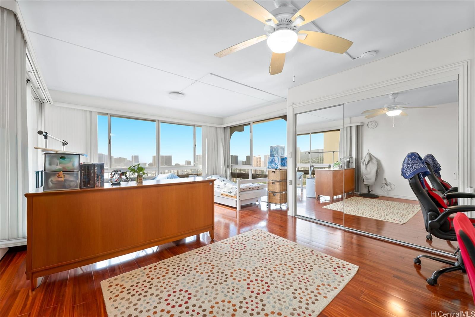 Royal Vista condo # 902B, Honolulu, Hawaii - photo 15 of 25