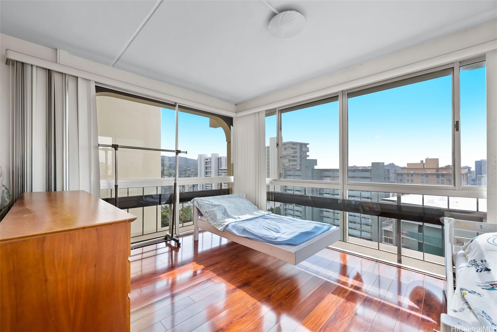 Royal Vista condo # 902B, Honolulu, Hawaii - photo 17 of 25