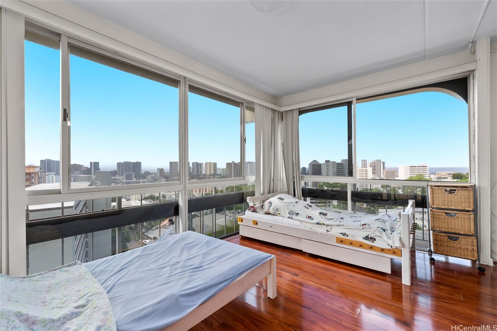 Royal Vista condo # 902B, Honolulu, Hawaii - photo 18 of 25