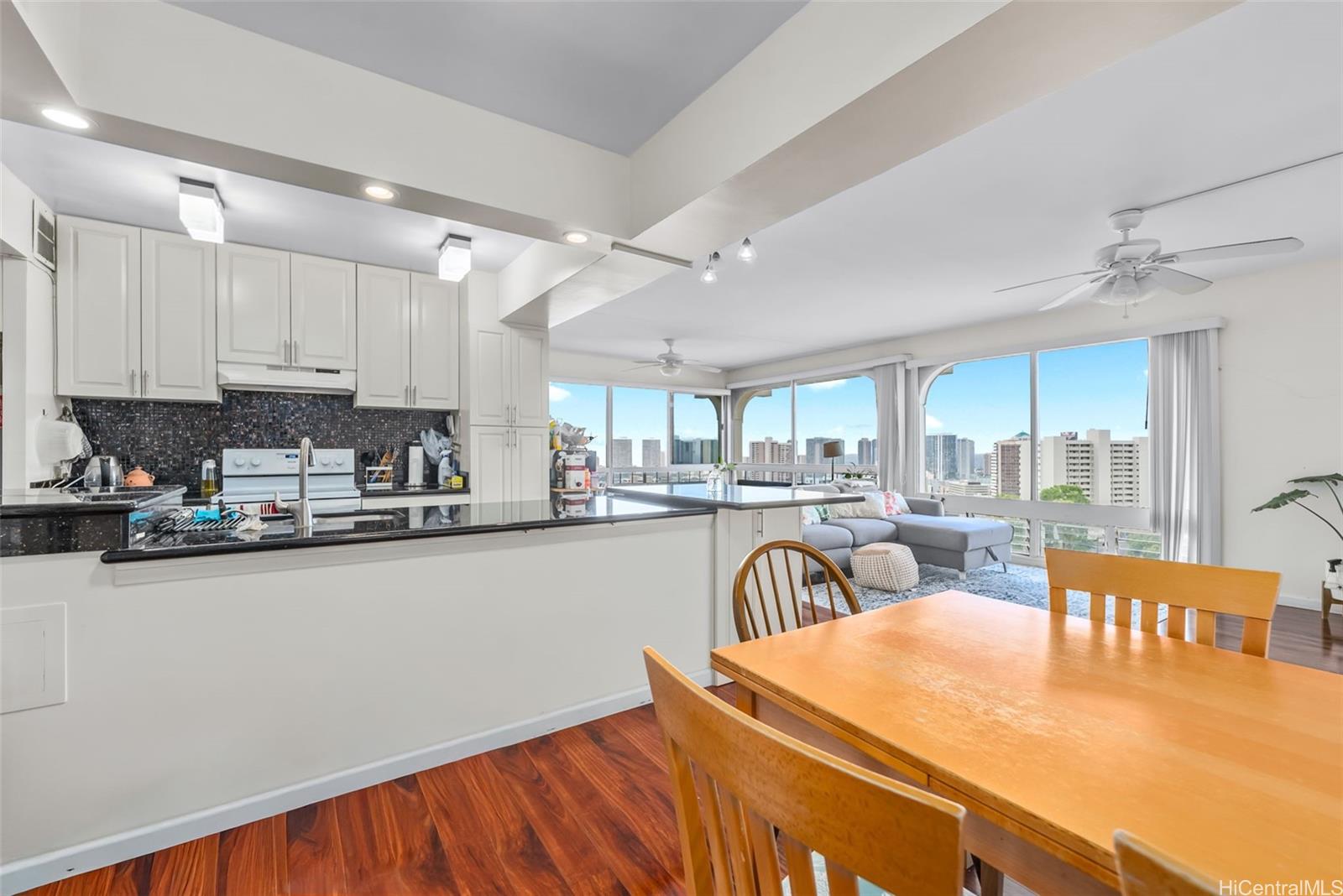 Royal Vista condo # 902B, Honolulu, Hawaii - photo 6 of 25