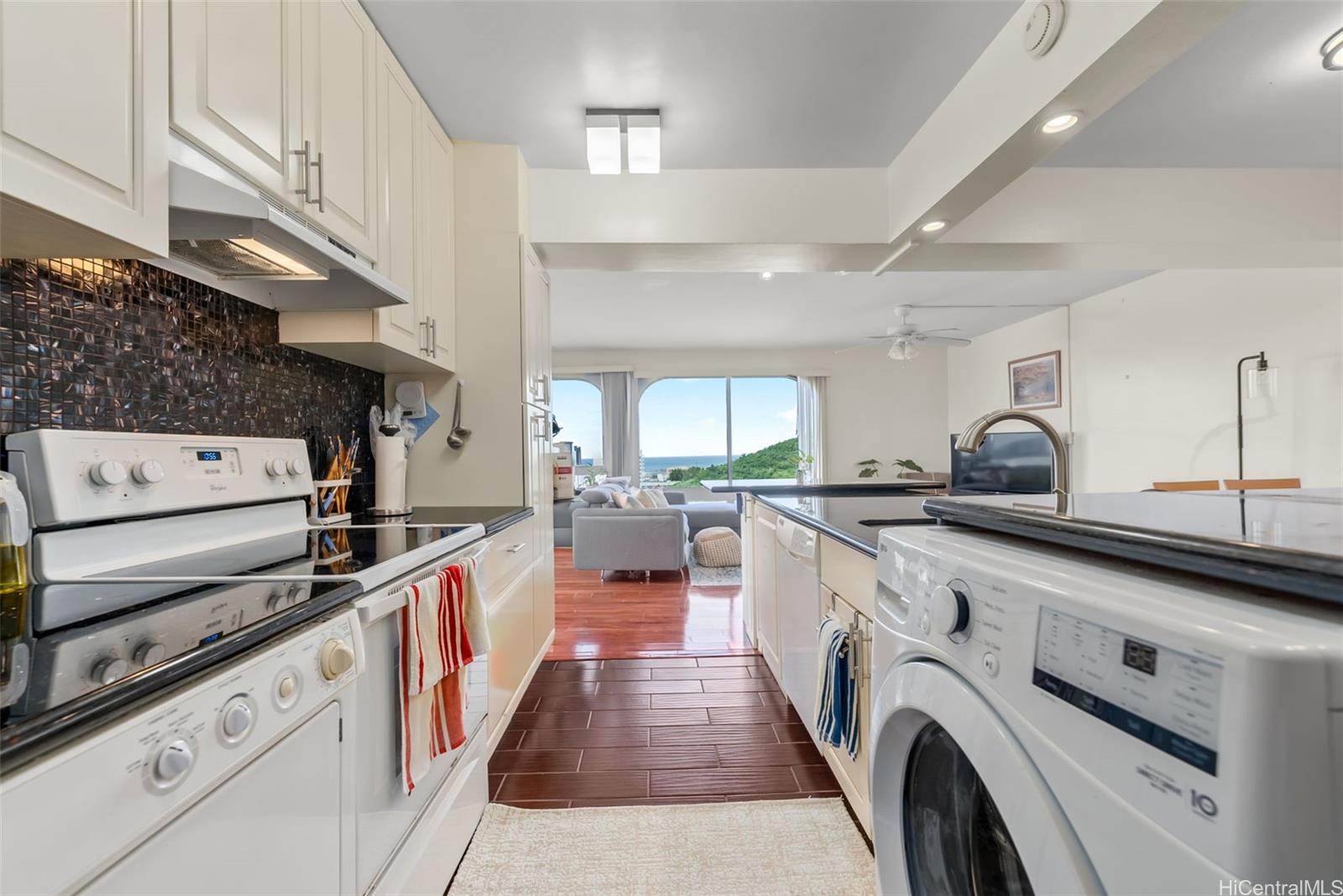 Royal Vista condo # 902B, Honolulu, Hawaii - photo 8 of 25