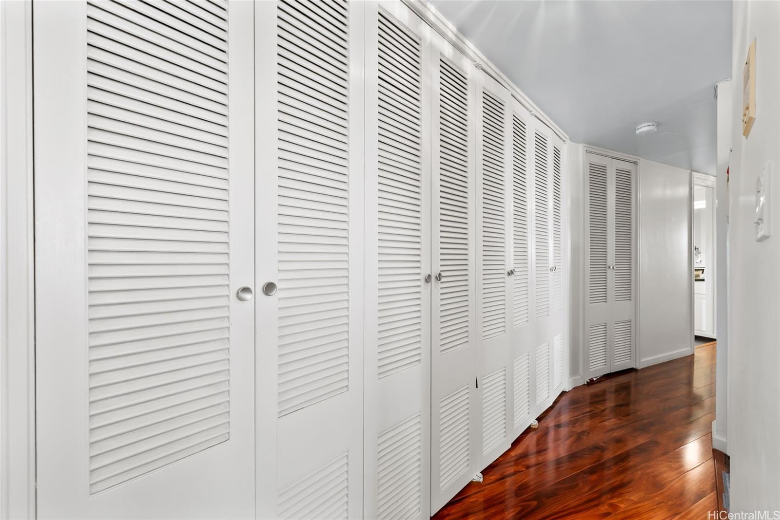 Royal Vista condo # 902B, Honolulu, Hawaii - photo 9 of 25