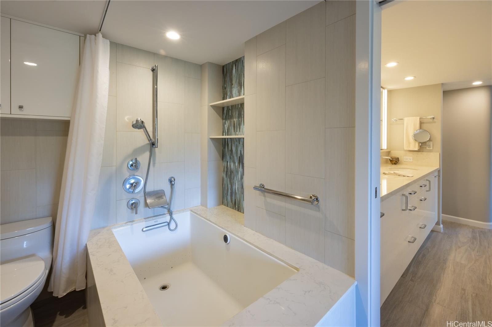 Royal Vista condo # 903E, Honolulu, Hawaii - photo 14 of 25