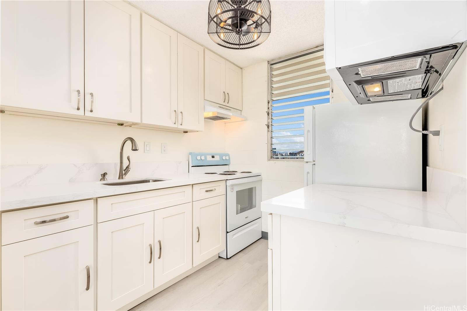 1025 Kalo Pl Honolulu - Rental - photo 3 of 20