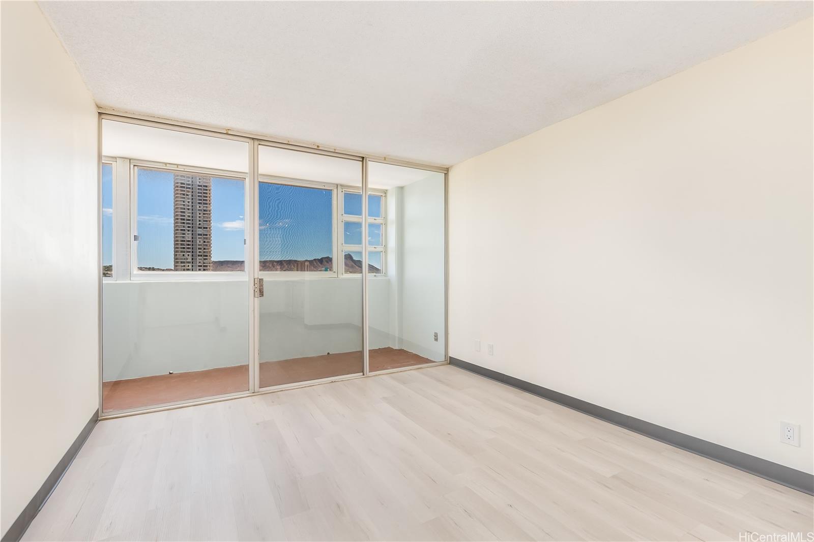 1025 Kalo Pl Honolulu - Rental - photo 4 of 20