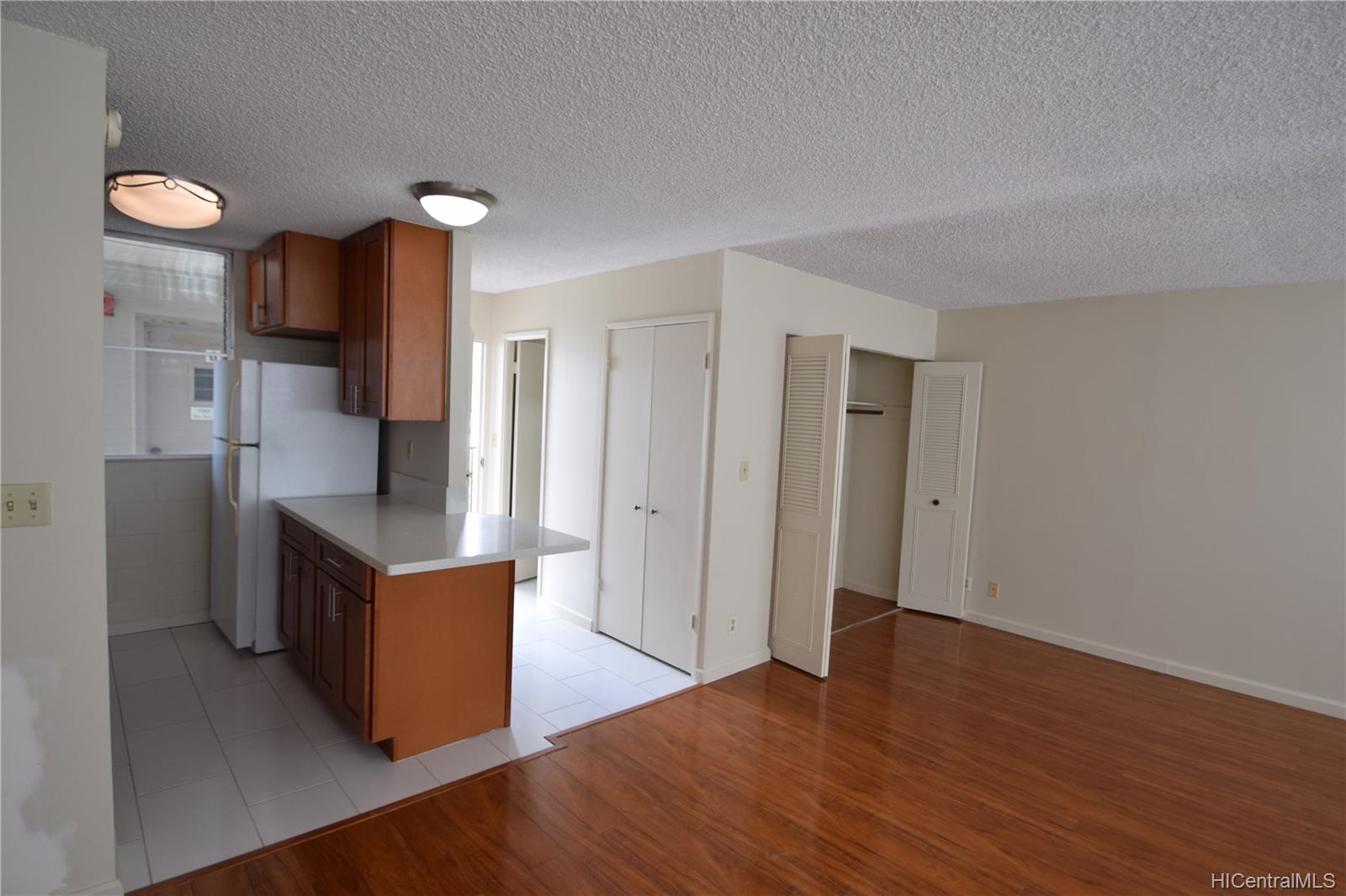 1025 Kalo Place Honolulu - Rental - photo 6 of 11