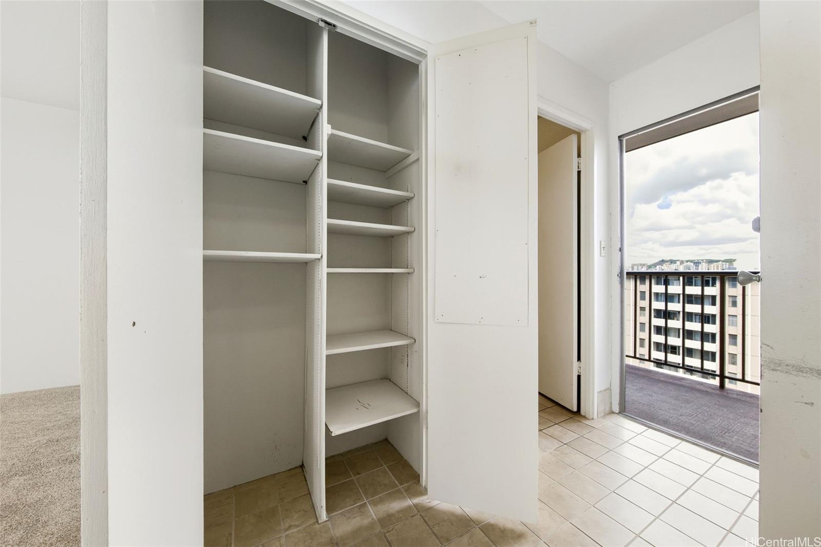 University Villa condo # 807, Honolulu, Hawaii - photo 14 of 25