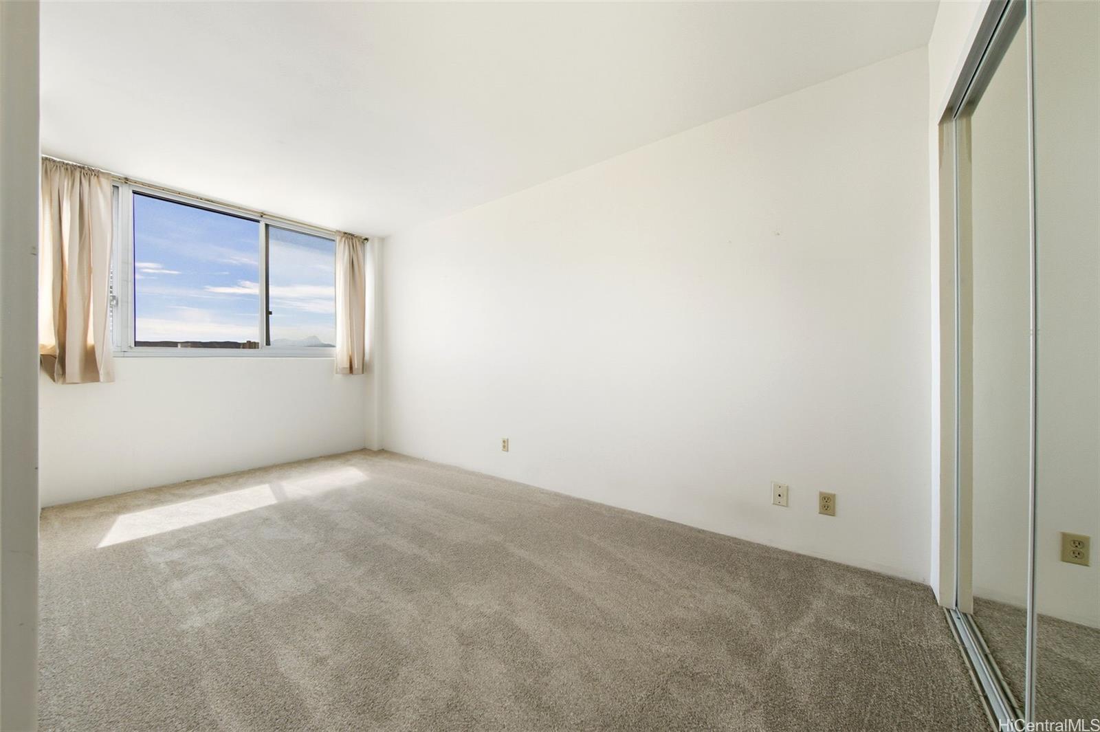 University Villa condo # 807, Honolulu, Hawaii - photo 19 of 25