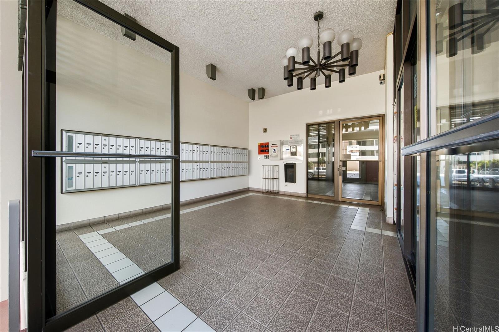 University Villa condo # 807, Honolulu, Hawaii - photo 23 of 25