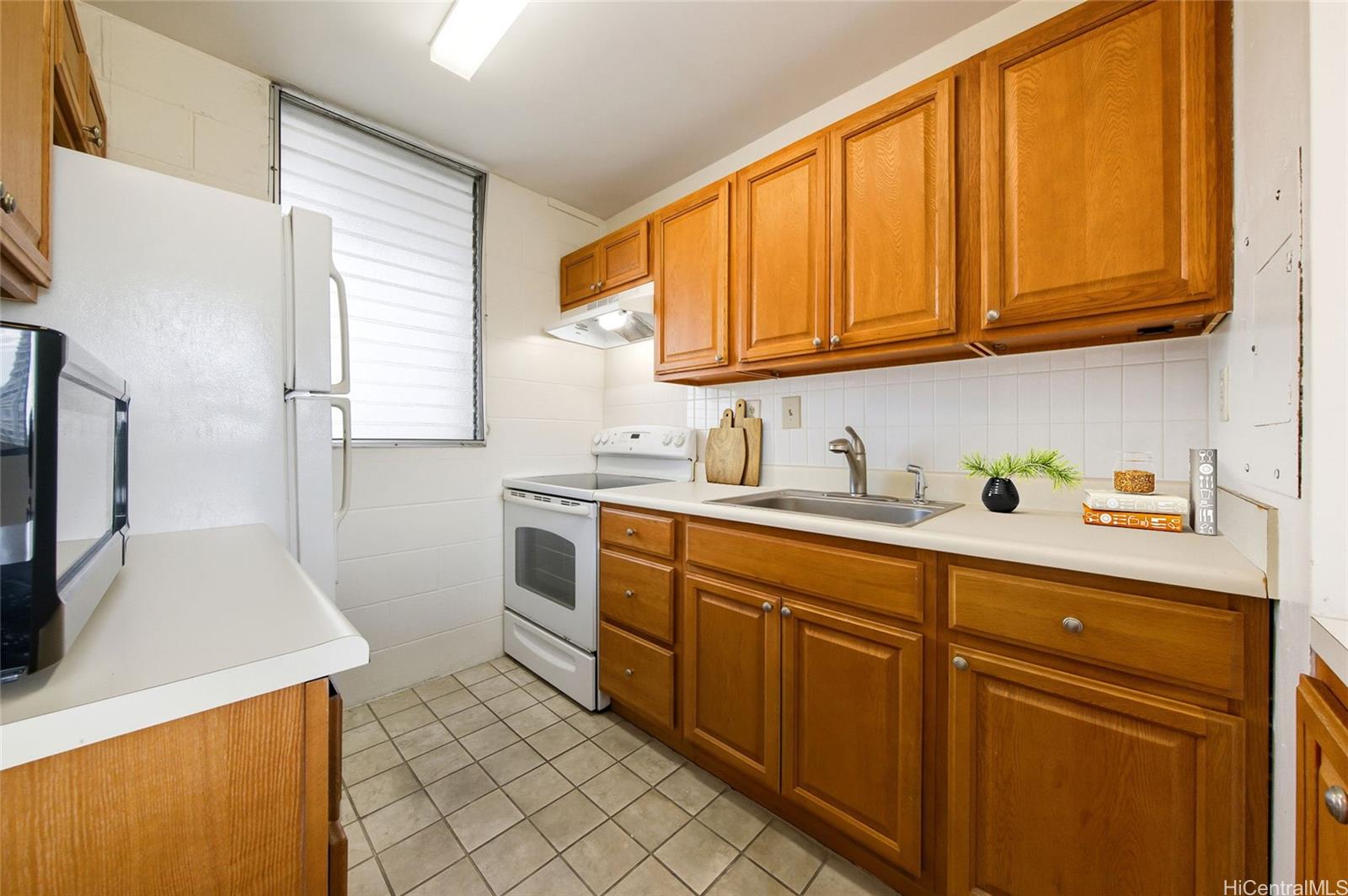 University Villa condo # 807, Honolulu, Hawaii - photo 8 of 25