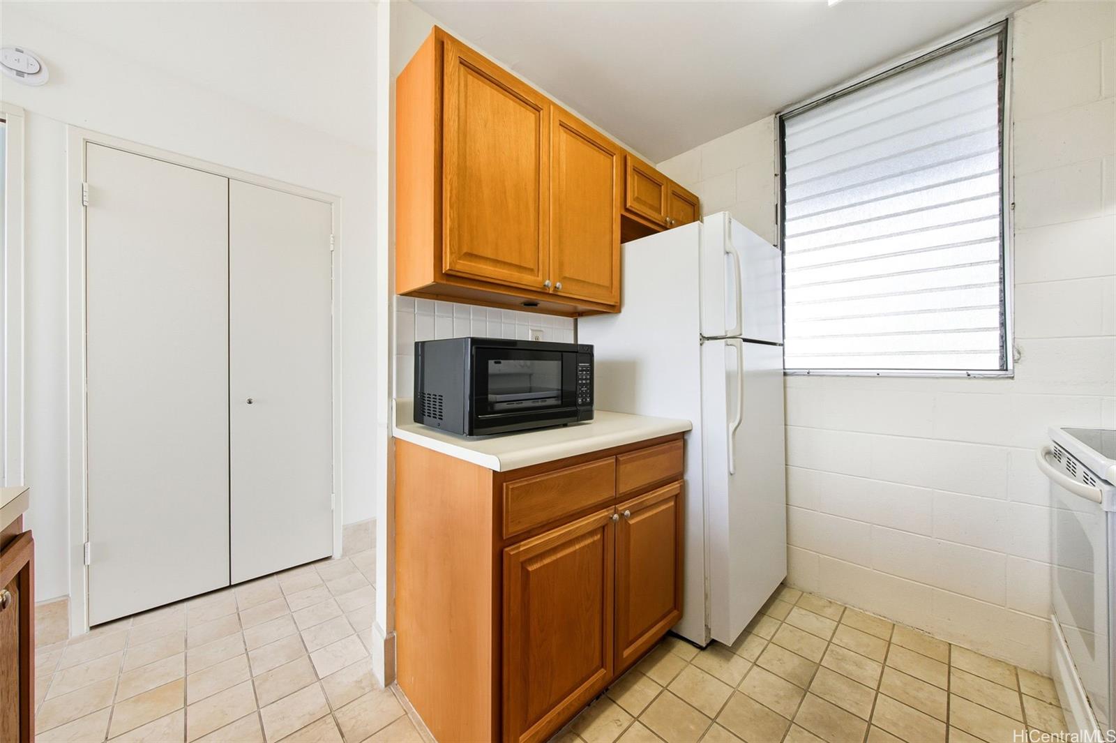 University Villa condo # 807, Honolulu, Hawaii - photo 10 of 25