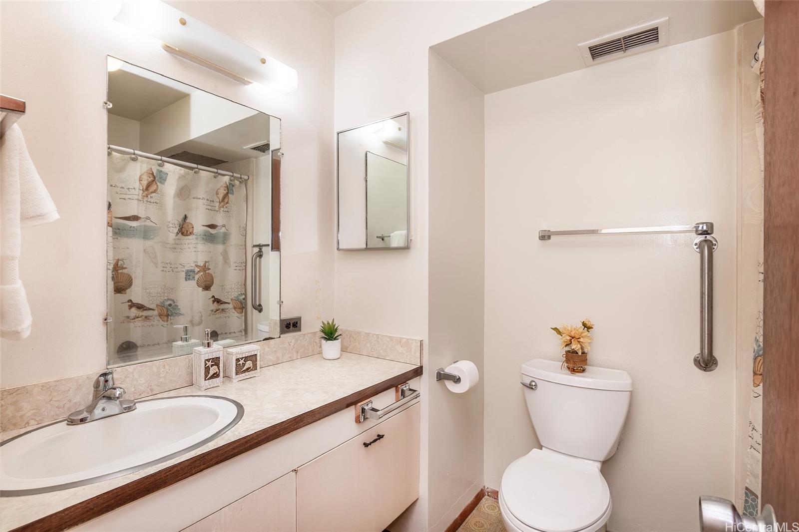 University Towers condo # 303, Honolulu, Hawaii - photo 11 of 13