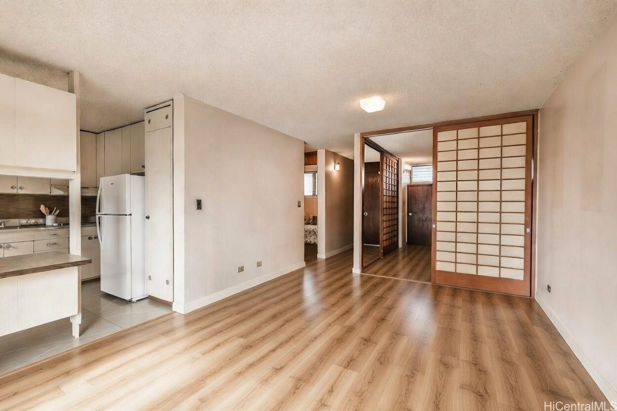 University Towers condo # 303, Honolulu, Hawaii - photo 4 of 13