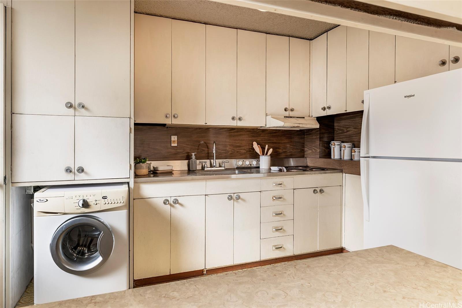 University Towers condo # 303, Honolulu, Hawaii - photo 9 of 13