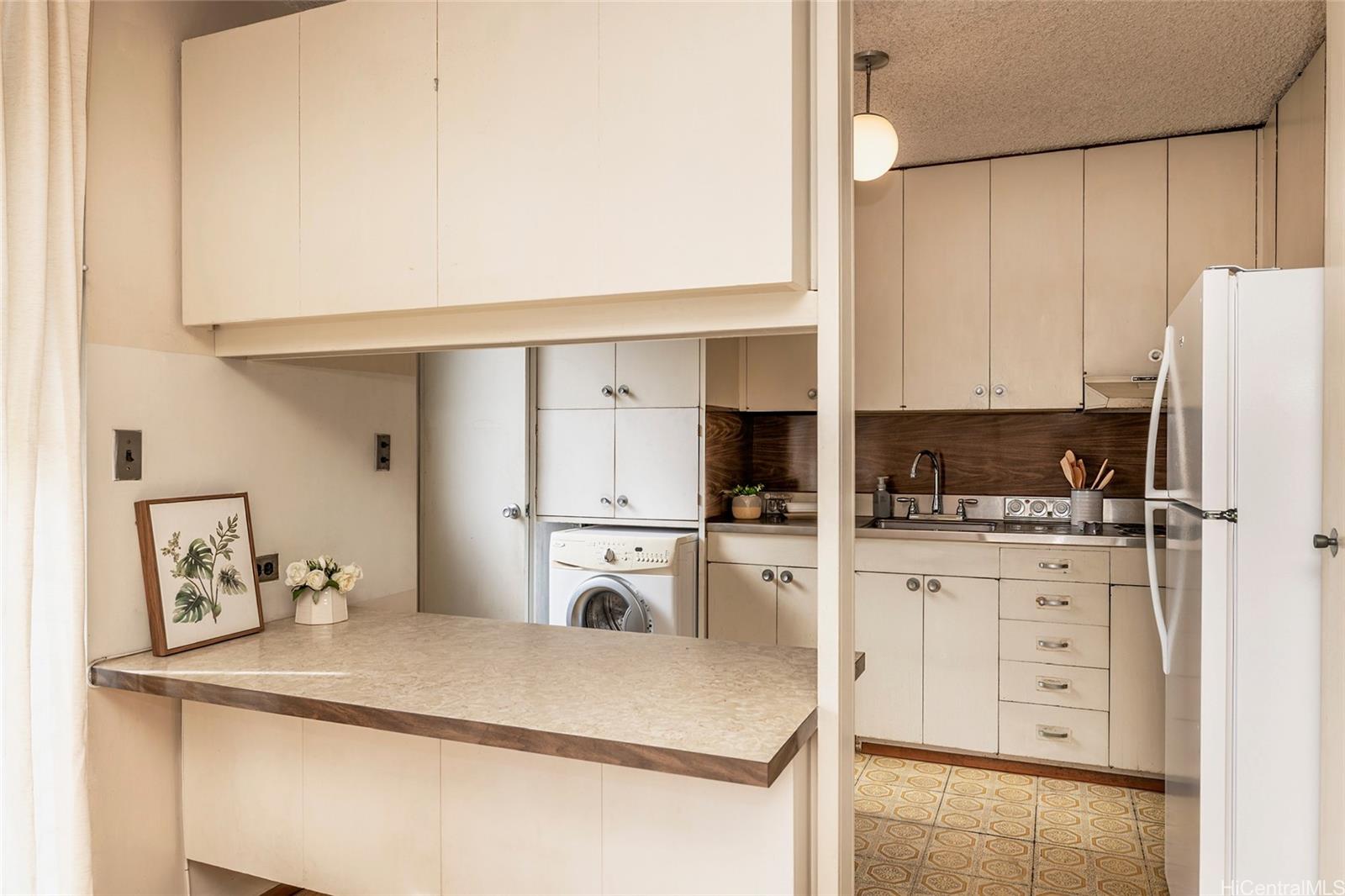 University Towers condo # 303, Honolulu, Hawaii - photo 10 of 13