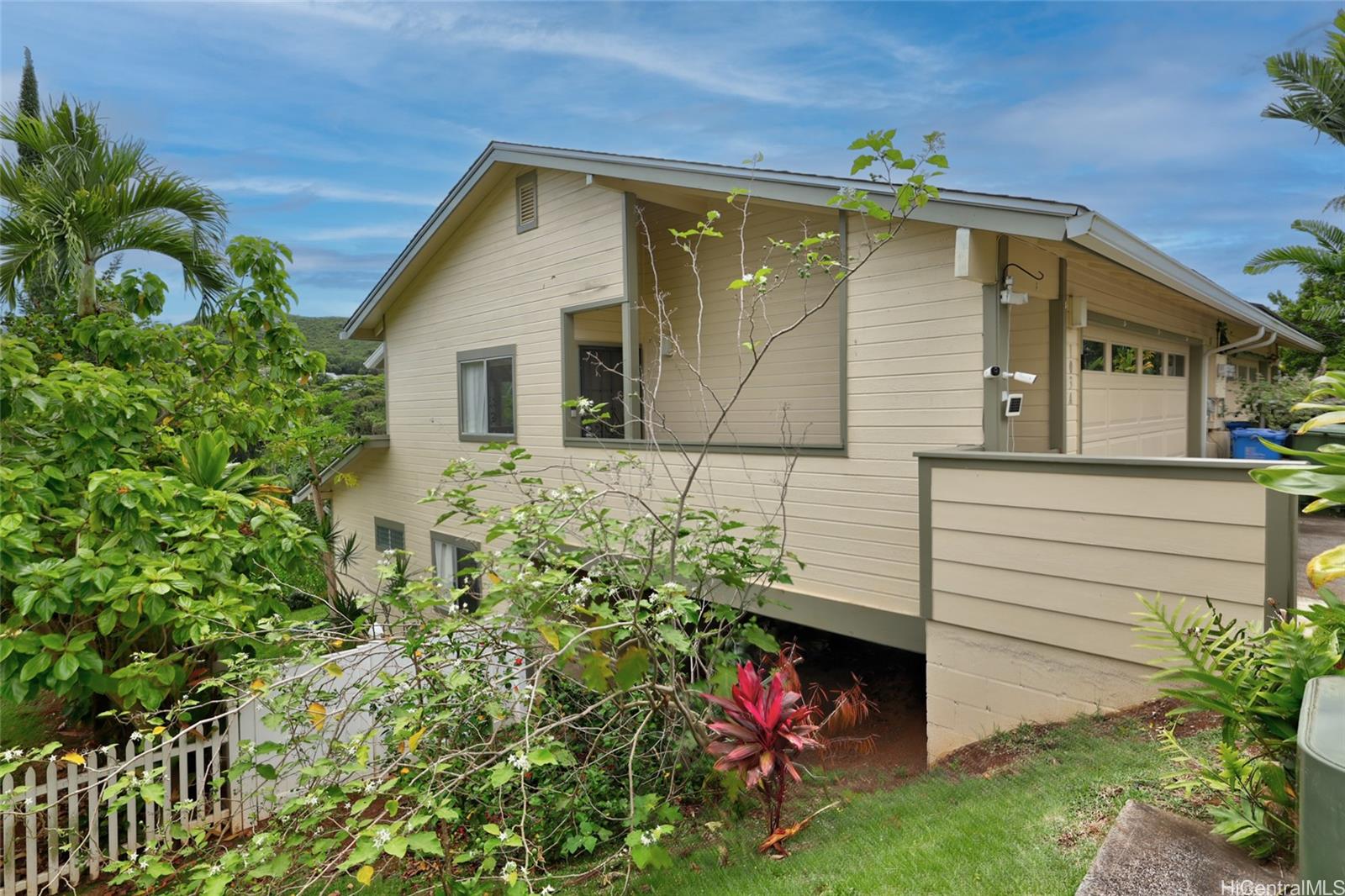 103  Kahako Street Kailua Bluffs, Kailua home - photo 2 of 25