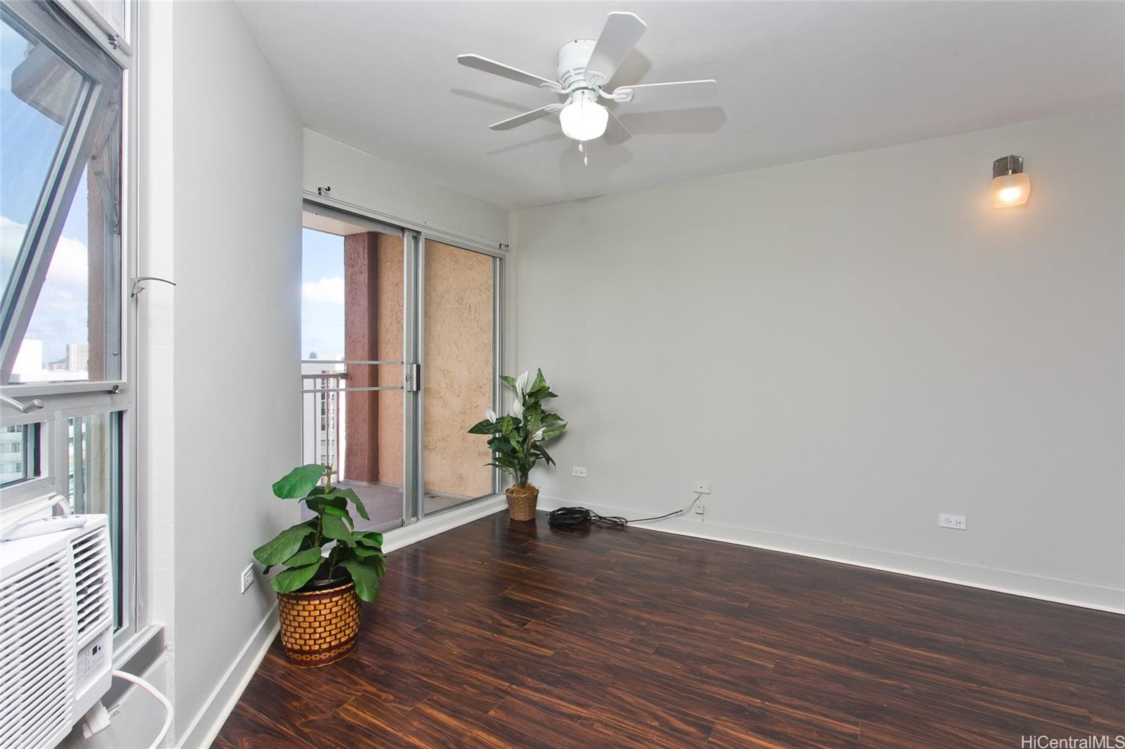 Maunaihi Terrace condo # 401, Honolulu, Hawaii - photo 3 of 19