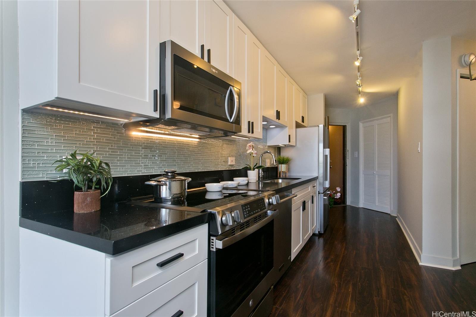 Maunaihi Terrace condo # 401, Honolulu, Hawaii - photo 5 of 19