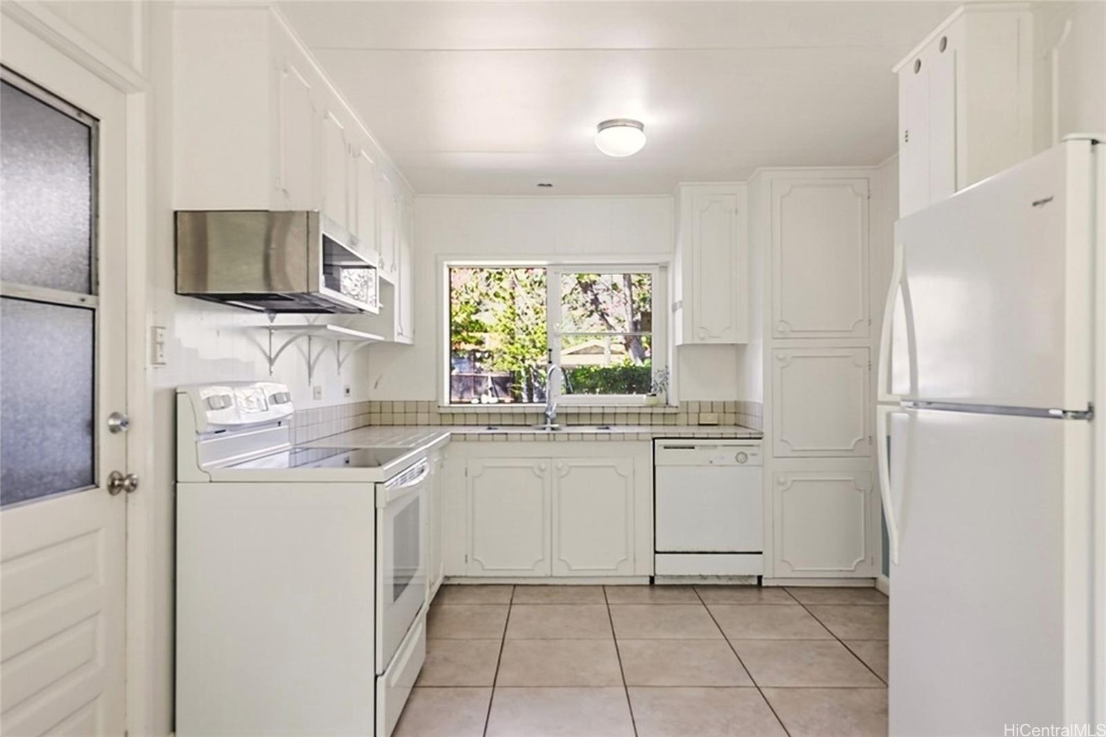 1032 Kainui Dr Kailua - Rental - photo 4 of 16