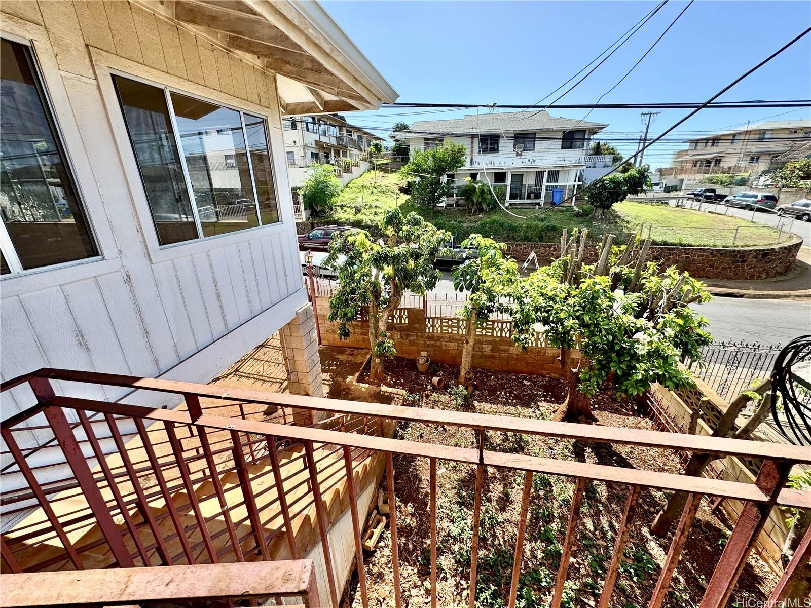 1032  Maluna St Aliamanu, Honolulu home - photo 5 of 14