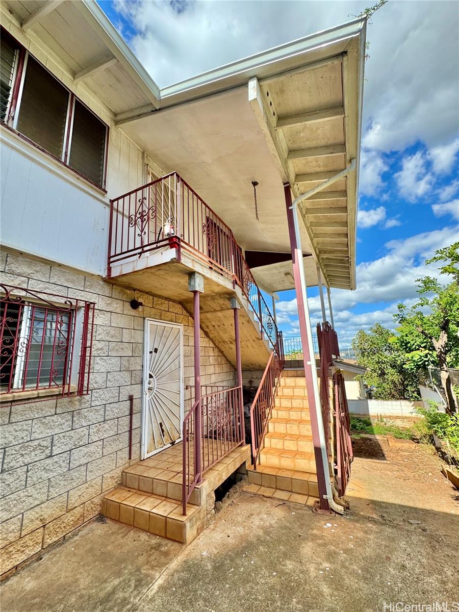 1032  Maluna St Aliamanu, Honolulu home - photo 10 of 14