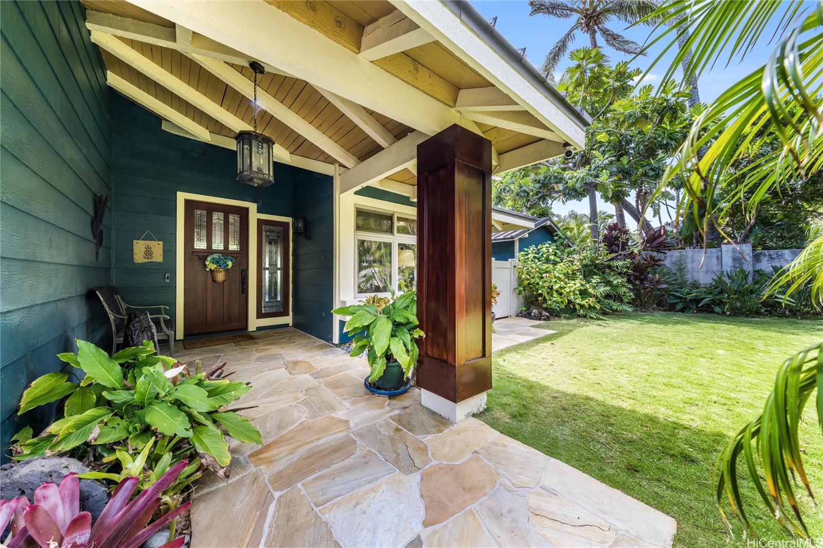 1035  Kamaole Street Kalama Valley, Hawaii Kai home - photo 3 of 25