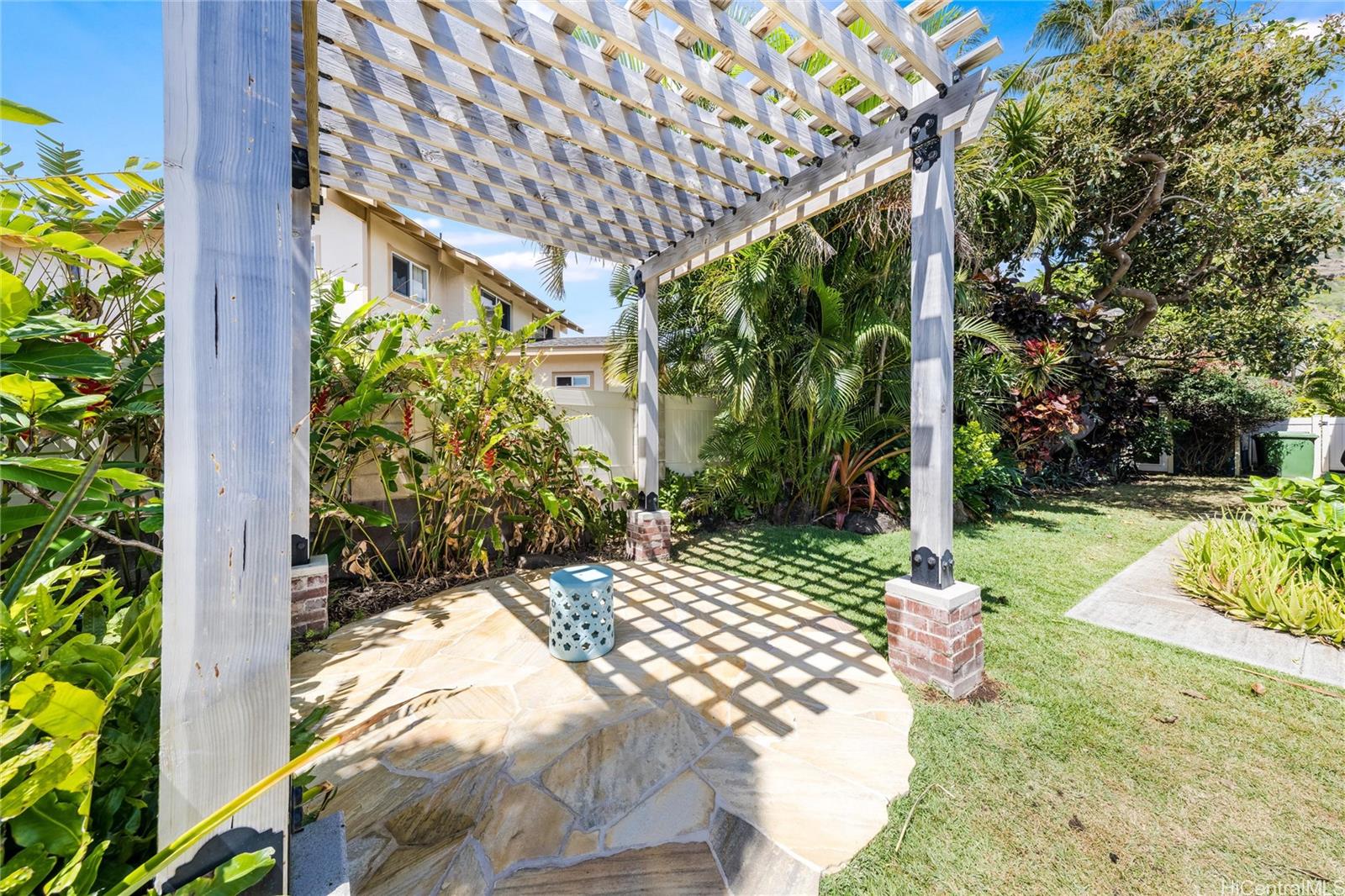 1035  Kamaole Street Kalama Valley, Hawaii Kai home - photo 21 of 25
