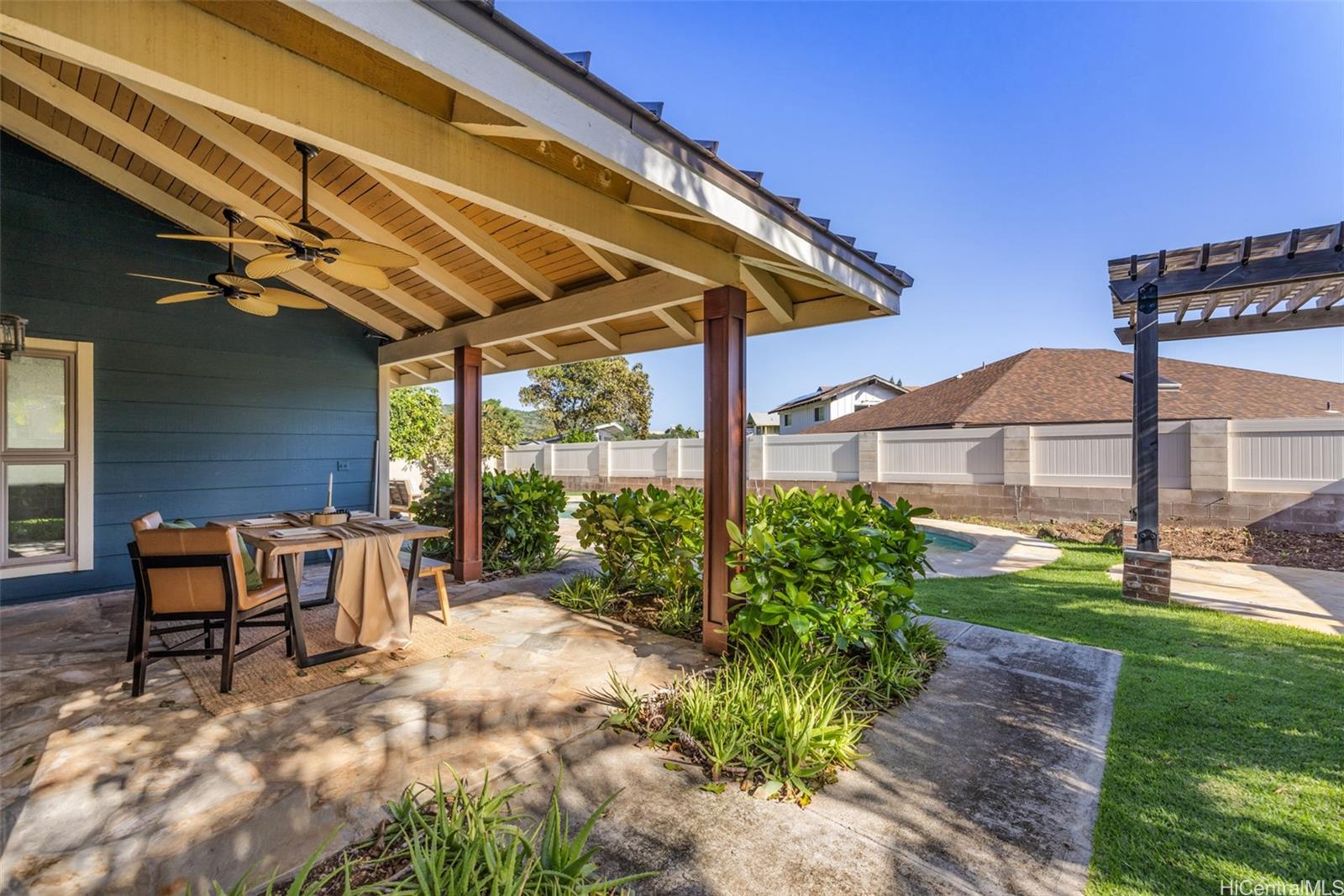 1035  Kamaole Street Kalama Valley, Hawaii Kai home - photo 14 of 22